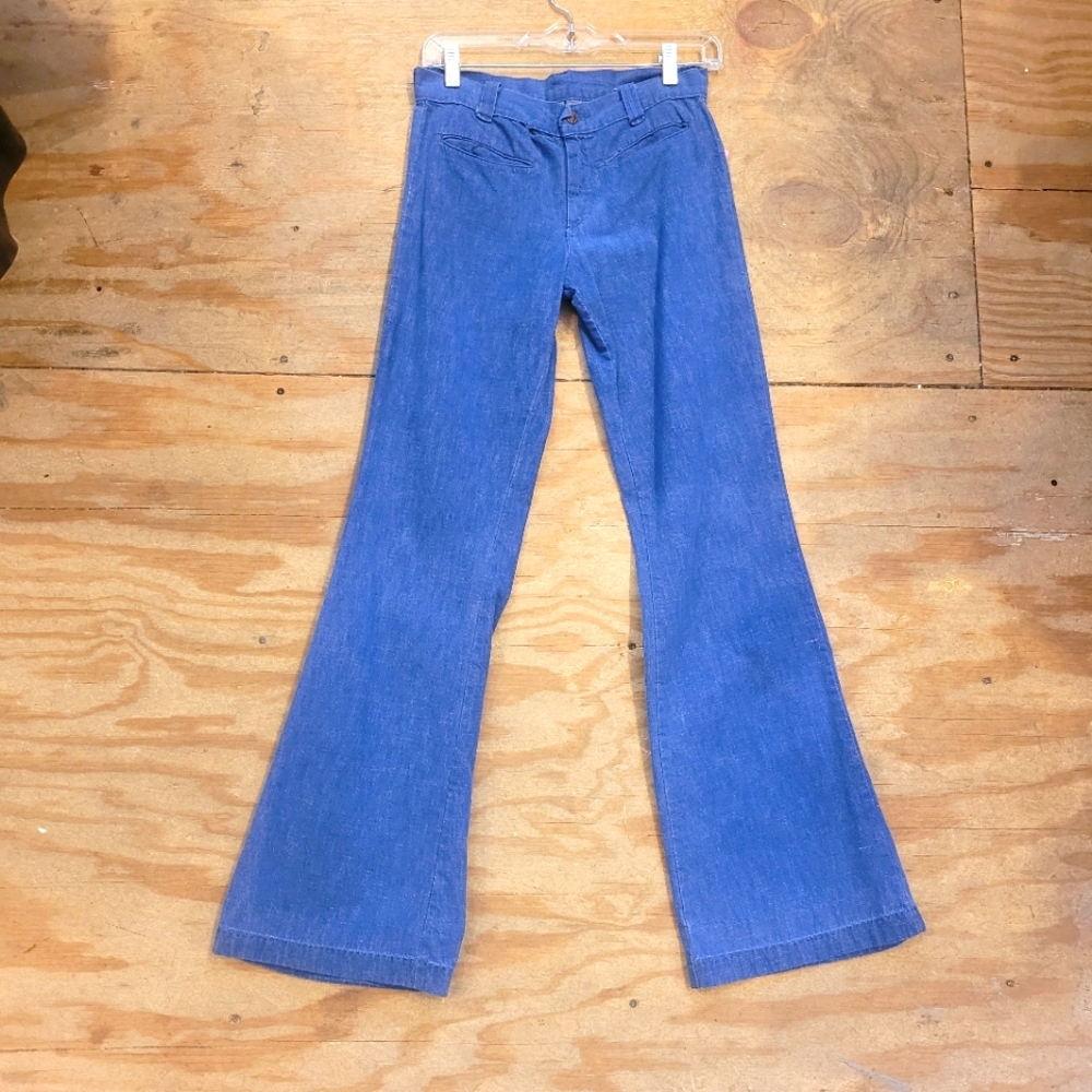 Vintage 1970s "Time and Place" bellbottom jeans. Waist: 28"